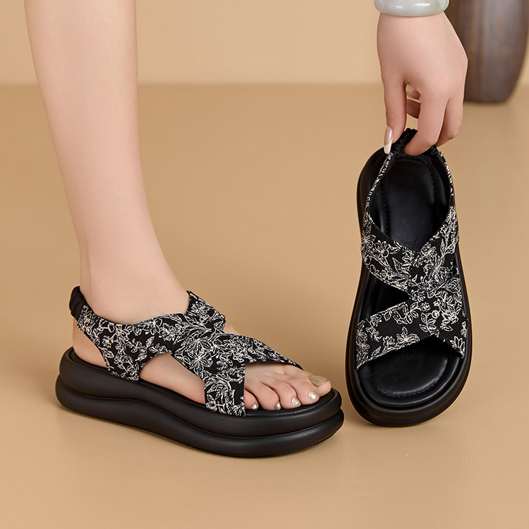 Sandal Nữ Cao 5Cm Thêu Hoa AG0005